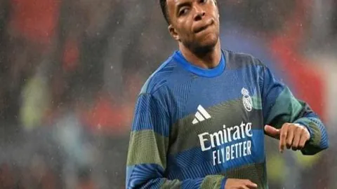 加克波制胜，萨拉赫锁定利物浦2-1布莱顿胜利